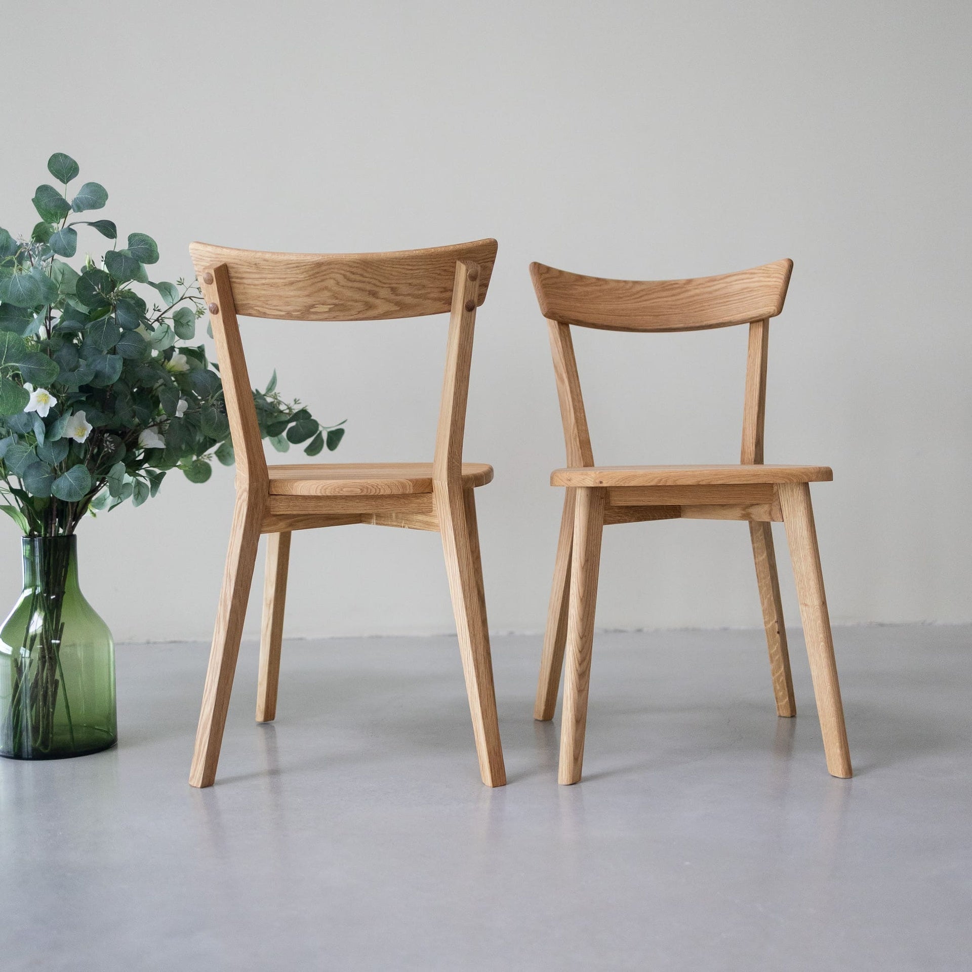Lot de 2 ou 4 chaises de salle à manger en chêne massif VICTORIA | VESKOR