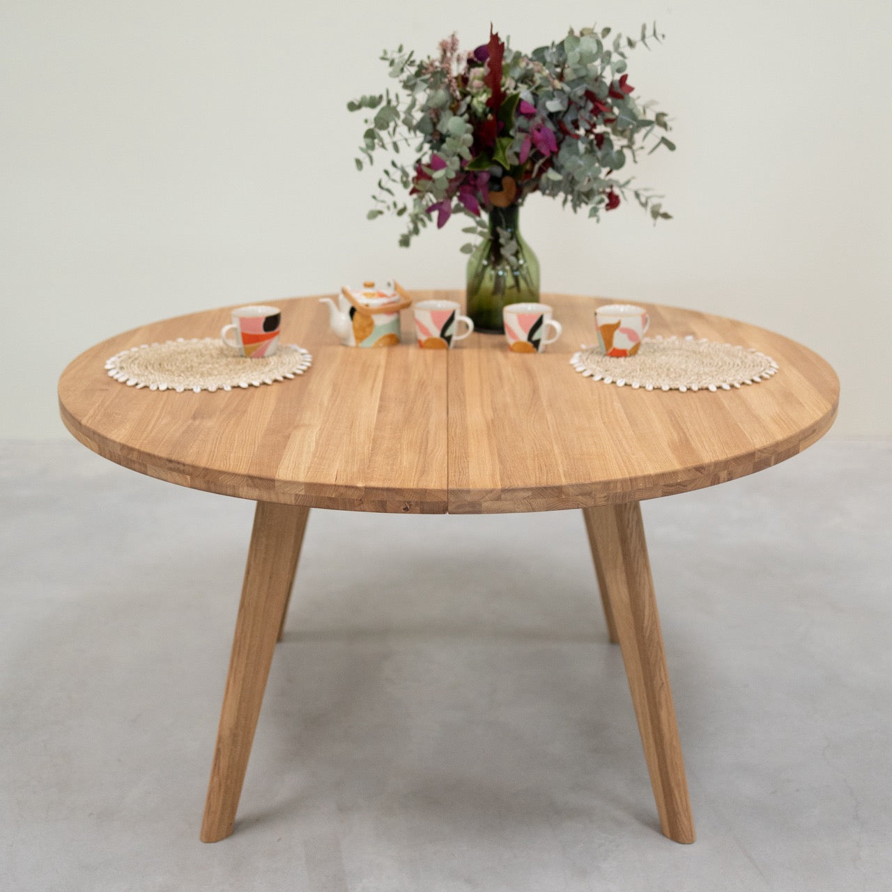 Table de salle à manger ronde à rallonge en chêne massif LEA | VESKOR